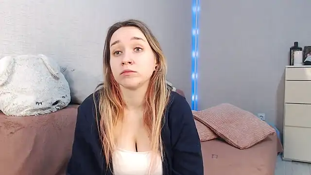 lovely hayley online show from 2, 2, 2026