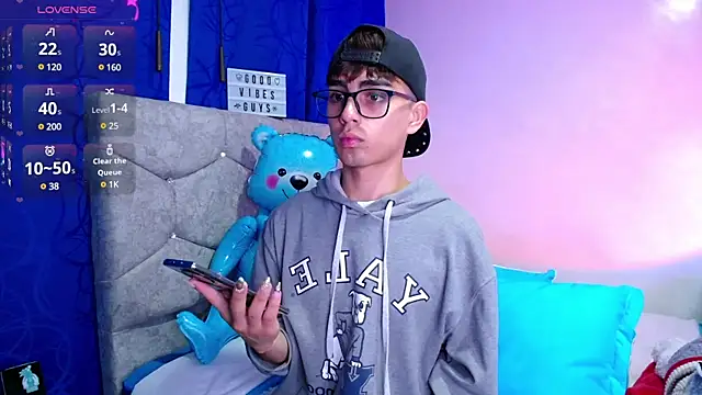 OwenBluee online show from 31, 12, 2024