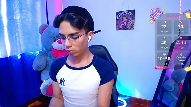 Snapshot of OwenBluee chatting on 11, 6, 2026 OwenBluee online show from 11, 6, 2026