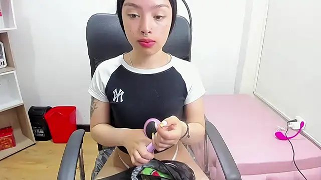 Sofia Mirandaa18 online show from 27, 12, 2024