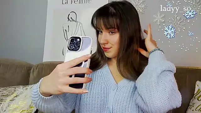 Sofia Hugs online show from 30, 1, 2025