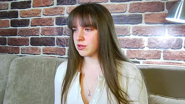 Sofia Hugs online show from 28, 10, 2025