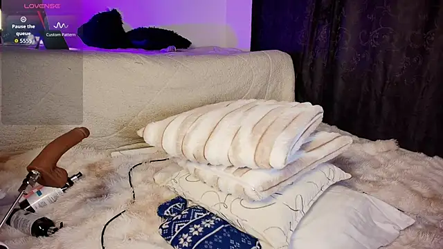 Madeline Dreams online show from 2, 10, 2025