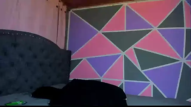 Snapshot of Emmily_Walker chatting on 25, 4, 2026 Emmily Walker online show from 25, 4, 2026