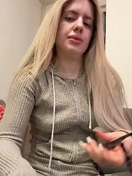 Holly-Glamour online show from 9, 4, 2026