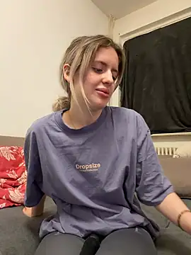 Holly-Glamour online show from 31, 7, 2026