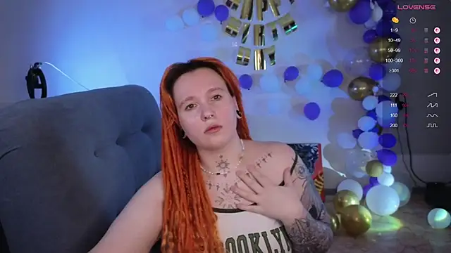 Snapshot of The_Full_Red_Moon chatting on 19, 10, 2025 The Full Red Moon online show from 19, 10, 2025