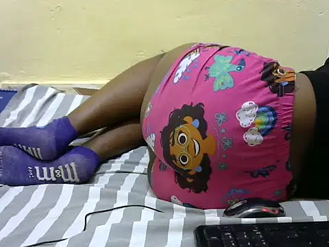 Snapshot of queen-zara chatting on 11, 10, 2025 queen-zara online show from 11, 10, 2025