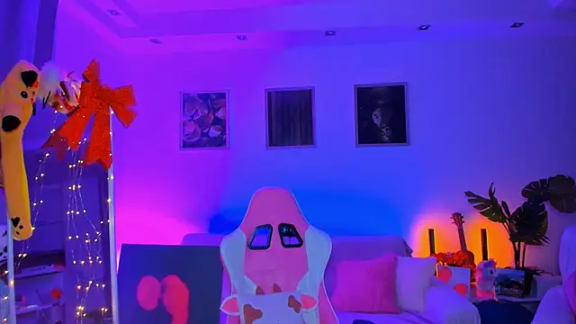 Alyssa Smitt online show from 16, 2, 2025