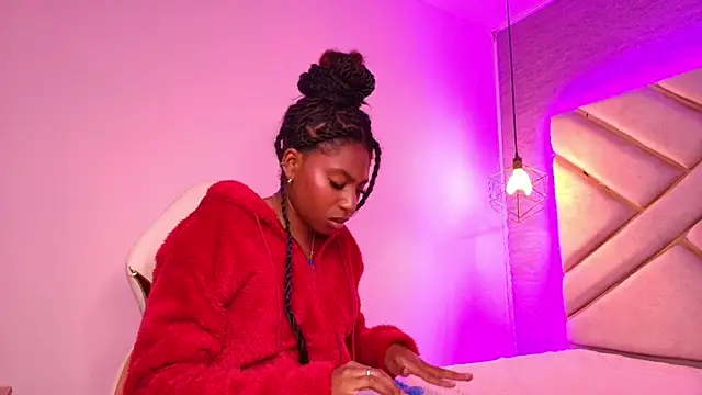 Queen perla  online show from 22, 3, 2025