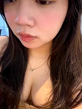 Snapshot of Hotellinh12 chatting on 19, 10, 2025 Hotellinh12 online show from 19, 10, 2025