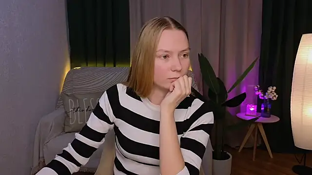 Snapshot of CarolynCohen__ chatting on 5, 12, 2024 CarolynCohen online show from 5, 12, 2024