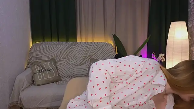 Snapshot of CarolynCohen__ chatting on 12, 1, 2025 CarolynCohen online show from 12, 1, 2025