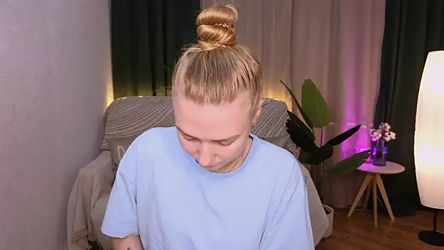 Snapshot of CarolynCohen__ chatting on 4, 2, 2025 CarolynCohen online show from 4, 2, 2025