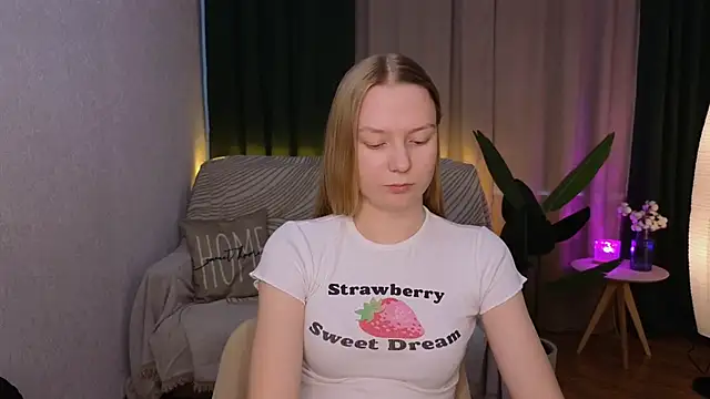 Snapshot of CarolynCohen__ chatting on 14, 2, 2025 CarolynCohen online show from 14, 2, 2025