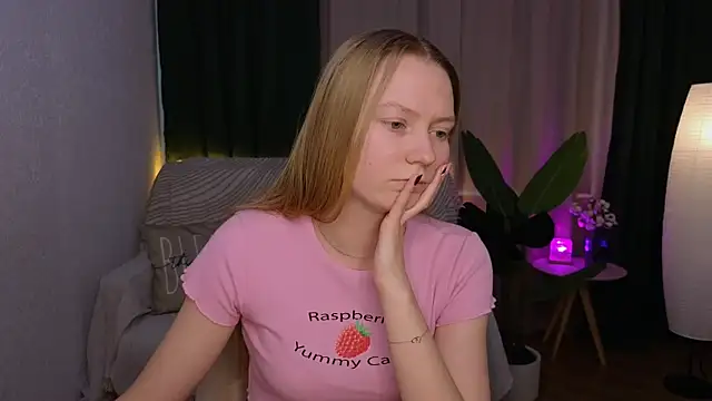 Snapshot of CarolynCohen__ chatting on 28, 2, 2025 CarolynCohen online show from 28, 2, 2025