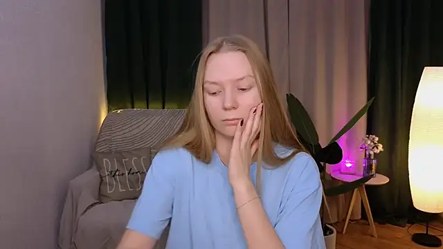 Snapshot of CarolynCohen__ chatting on 2, 3, 2025 CarolynCohen online show from 2, 3, 2025