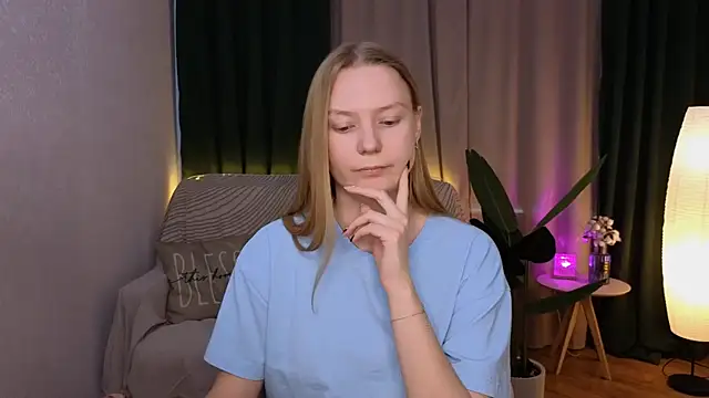 Snapshot of CarolynCohen__ chatting on 2, 3, 2025 CarolynCohen online show from 2, 3, 2025