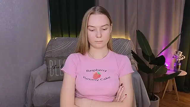 Snapshot of CarolynCohen__ chatting on 7, 3, 2025 CarolynCohen online show from 7, 3, 2025