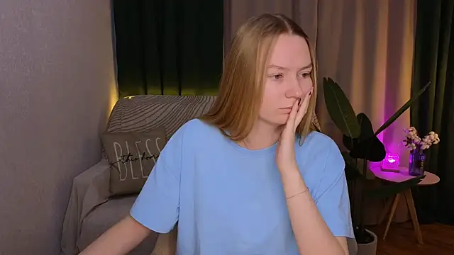 Snapshot of CarolynCohen__ chatting on 9, 3, 2025 CarolynCohen online show from 9, 3, 2025