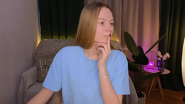 Snapshot of CarolynCohen__ chatting on 9, 3, 2025 CarolynCohen online show from 9, 3, 2025