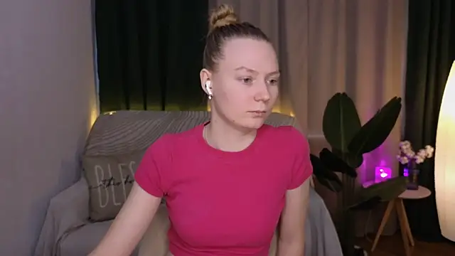 Snapshot of CarolynCohen__ chatting on 11, 3, 2025 CarolynCohen online show from 11, 3, 2025