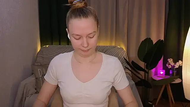 Snapshot of CarolynCohen__ chatting on 22, 3, 2025 CarolynCohen online show from 22, 3, 2025