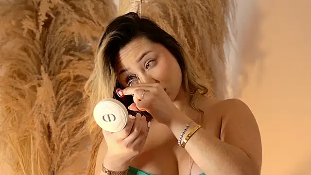 Snapshot of SaraFerreira chatting on 18, 2, 2025 SaraFerreira online show from 18, 2, 2025