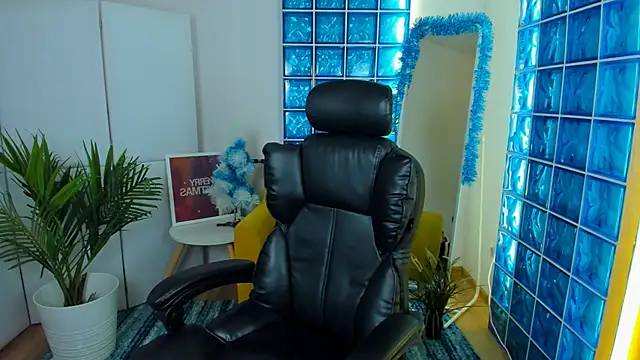 Snapshot of Mia_Cheers chatting on 13, 12, 2024 Mia Cheers online show from 13, 12, 2024