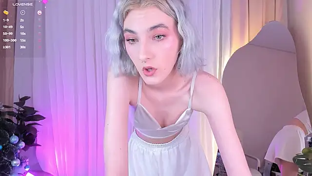 Snapshot of Mia_Cheers chatting on 15, 12, 2024 Mia Cheers online show from 15, 12, 2024