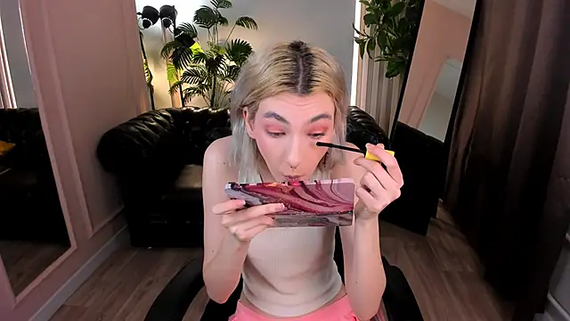 Snapshot of Mia_Cheers chatting on 28, 1, 2025 Mia Cheers online show from 28, 1, 2025