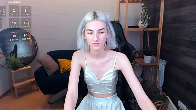 Snapshot of Mia_Cheers chatting on 8, 9, 2025 Mia Cheers online show from 8, 9, 2025