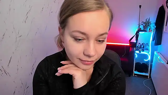 holly xglam online show from 26, 2, 2026