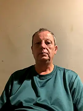 Snapshot of chubbybear2cum chatting on 29, 9, 2025 chubbybear2cum online show from 29, 9, 2025