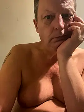 Snapshot of chubbybear2cum chatting on 2, 10, 2025 chubbybear2cum online show from 2, 10, 2025