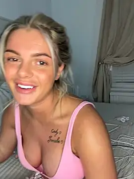 Snapshot of IrishTeenBarbie69 chatting on 7, 10, 2025 IrishTeenBarbie69 online show from 7, 10, 2025