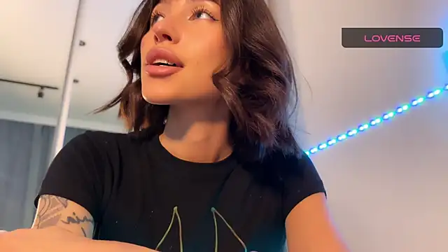 Snapshot of ellie_miu chatting on 20, 11, 2025 ellie miu online show from 20, 11, 2025