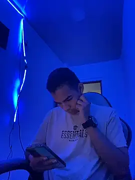 Snapshot of Boypolla11 chatting on 18, 10, 2025 Boypolla11 online show from 18, 10, 2025