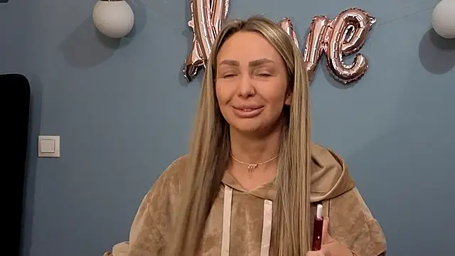 Snapshot of AnnaMaee chatting on 25, 2, 2025 AnnaMaee online show from 25, 2, 2025