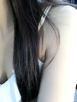 Snapshot of _Linez_ chatting on 10, 10, 2025  Linez  online show from 10, 10, 2025