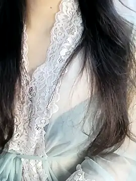 Snapshot of _Linez_ chatting on 6, 11, 2025 Linez online show from 6, 11, 2025