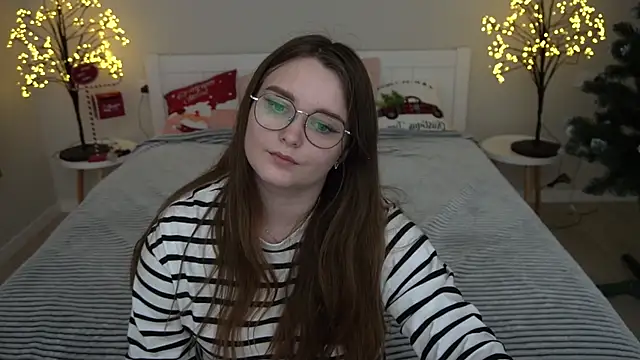 Snapshot of MagicPeachh_ chatting on 18, 12, 2024 MagicPeachh online show from 18, 12, 2024