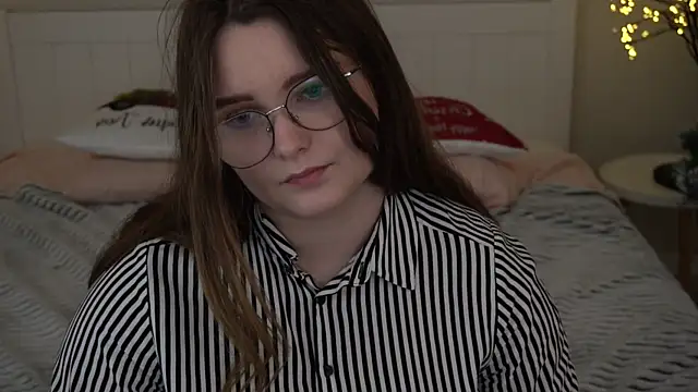 Snapshot of MagicPeachh_ chatting on 24, 12, 2024 MagicPeachh online show from 24, 12, 2024