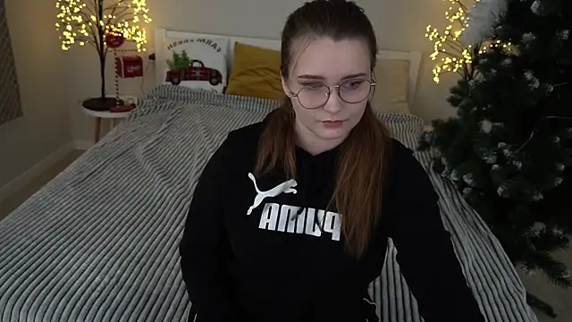 Snapshot of MagicPeachh_ chatting on 2, 1, 2025 MagicPeachh online show from 2, 1, 2025