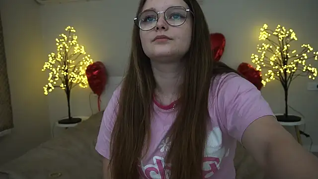 Snapshot of MagicPeachh_ chatting on 28, 2, 2025 MagicPeachh online show from 28, 2, 2025