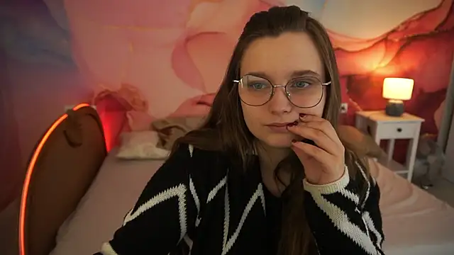 Snapshot of MagicPeachh_ chatting on 7, 10, 2025 MagicPeachh online show from 7, 10, 2025
