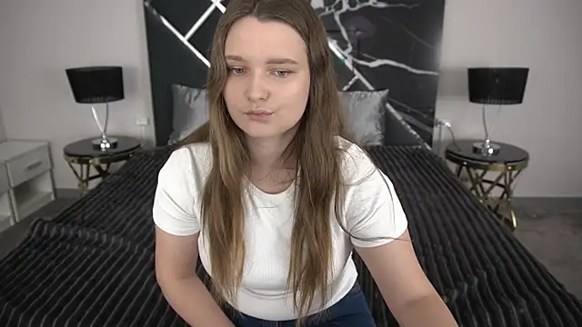 Snapshot of MagicPeachh_ chatting on 7, 7, 2026 MagicPeachh online show from 7, 7, 2026