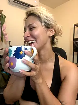 Snapshot of Ramona_Flower chatting on 8, 11, 2025 Ramona Flower online show from 8, 11, 2025