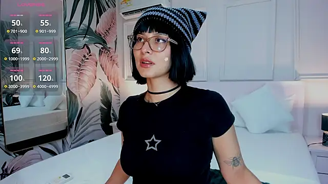 Snapshot of Ramona_Flower chatting on 18, 11, 2025 Ramona Flower online show from 18, 11, 2025