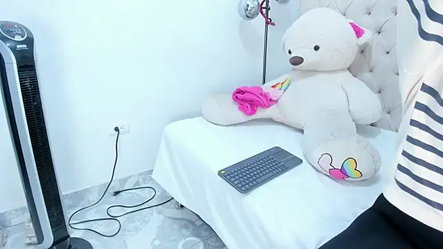 Victoria Coleman online show from 7, 4, 2026